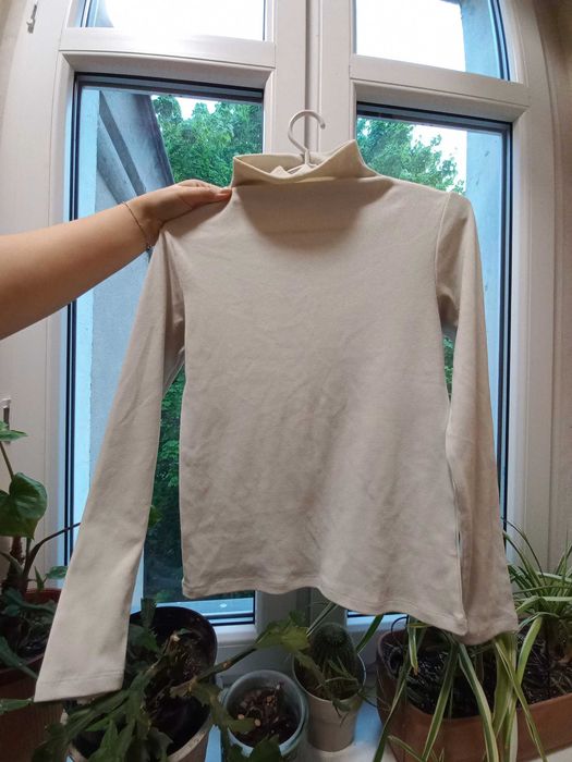 Damska biała termiczna koszulka z golfem