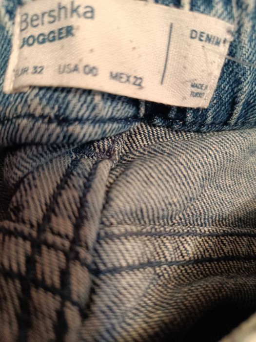 Calça de ganga da Bershka com.desenhos n 32