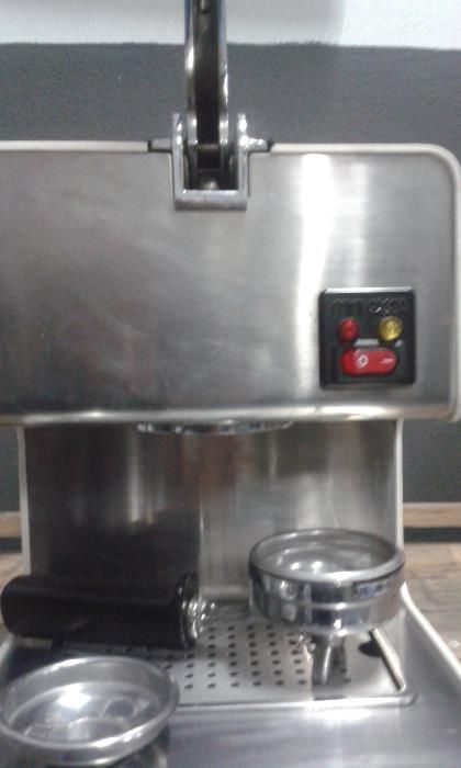 Maquina café de alavanca muito antiga