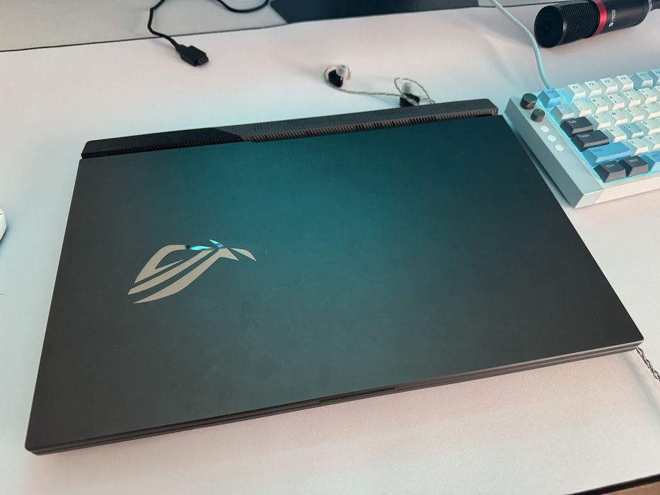 Laptop Gamingowy Asus ROG Strix G17 300Hz Ryzen 5600H RTX 3070
