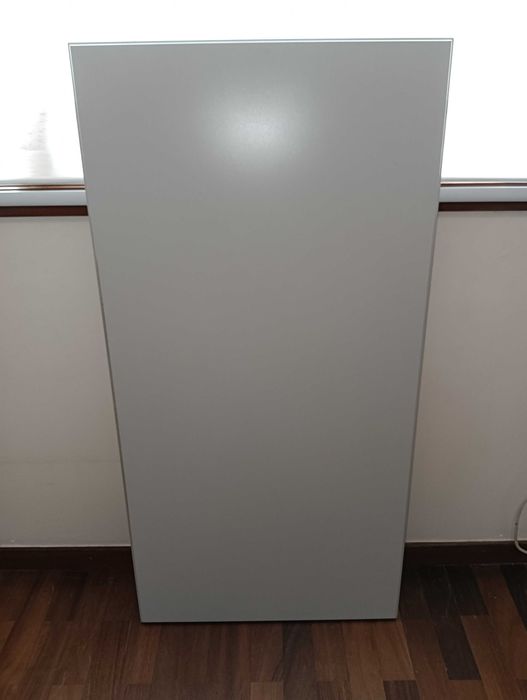 Secretária cinza claro VEBJÖRN – usada