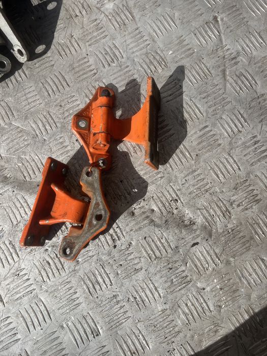 Петля двери рено премиум renault premium год 2002