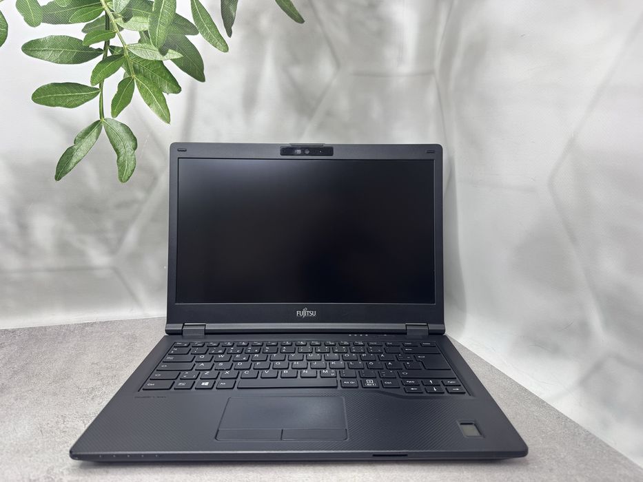 Fujitsu LifeBook E5410 / i3-10110U / 8GB / 256GB SSD /IPS 14" ноутбук