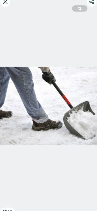 Чистка снігу. В ручну