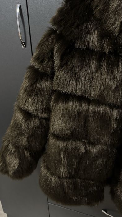 еко шуба ,тредова НОВА ,розмір xs-s,колір в житті красивий коричневий