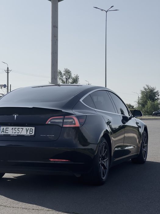 Tesla model 3 (2018р) 80kBт-год