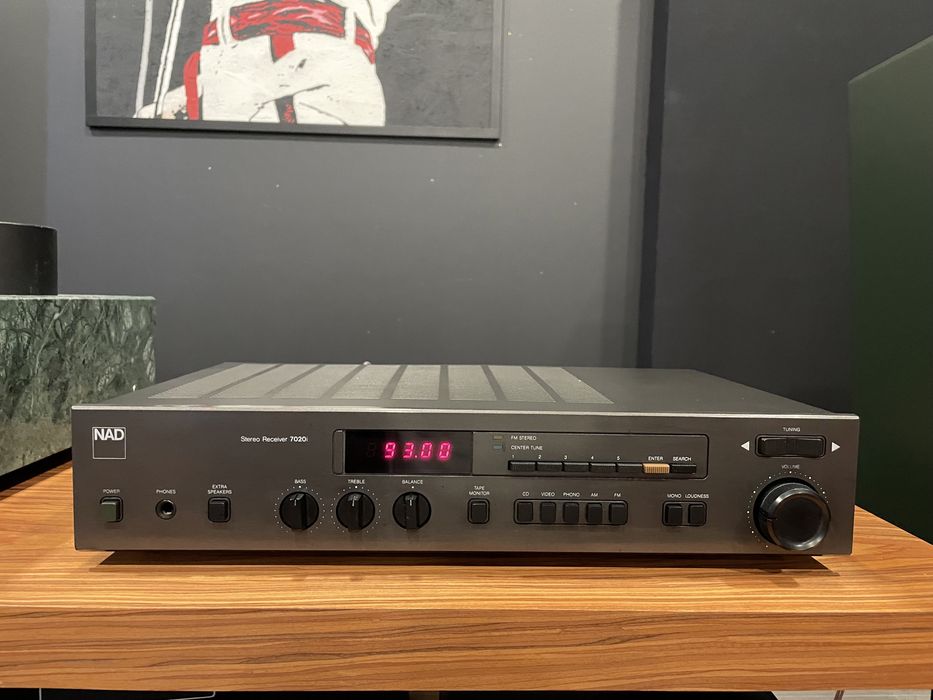 NAD 7020i - amplituner stereo