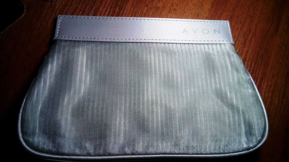 Маленькая корейская косметичка