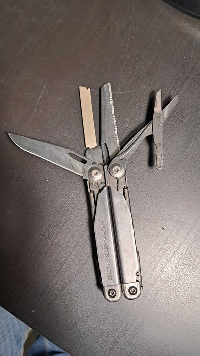 multitool Leatherman Surge black