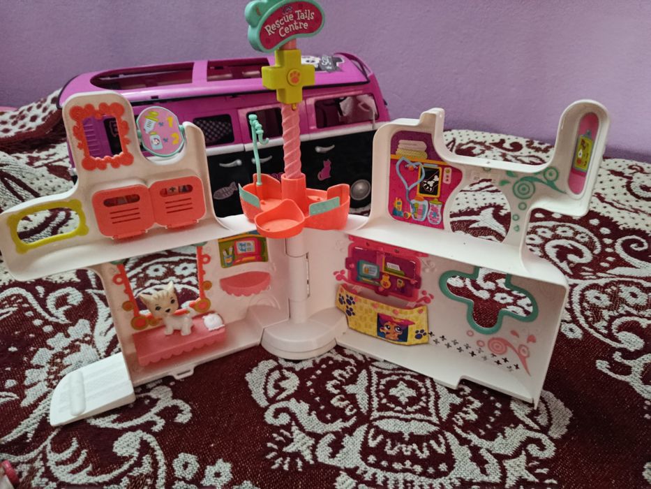 Centro veterinário com ambulância pet shop