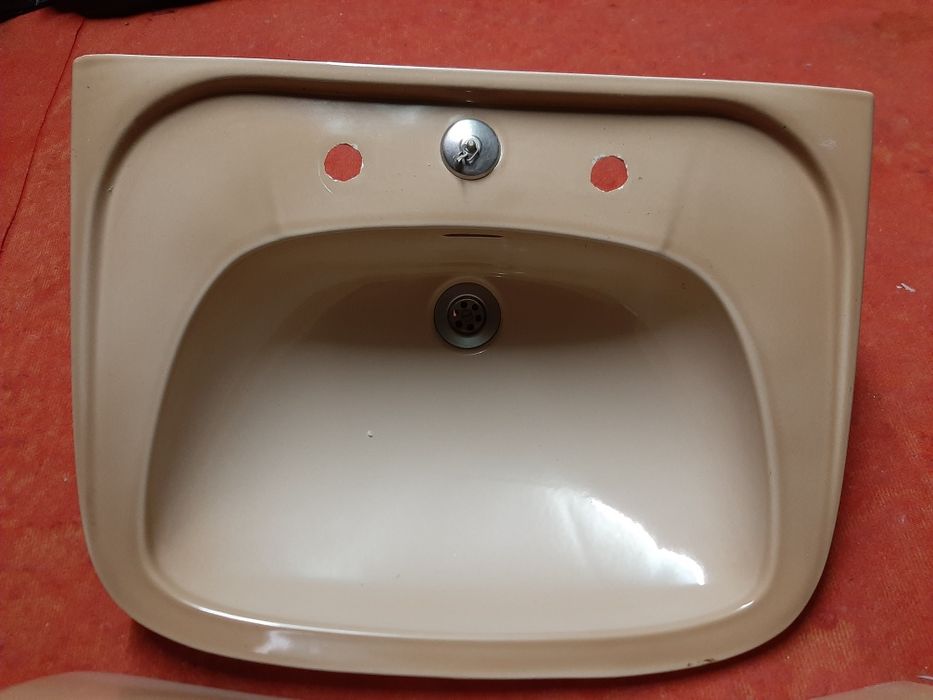 Lavatório com pé antigo