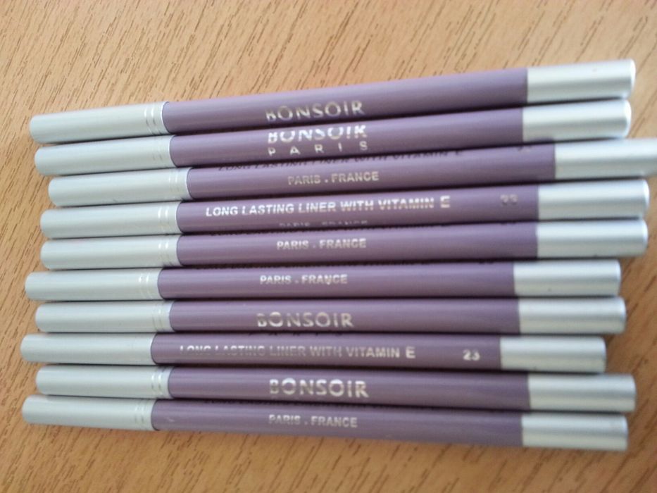 Продам косметические карандаши для губ и глаз.