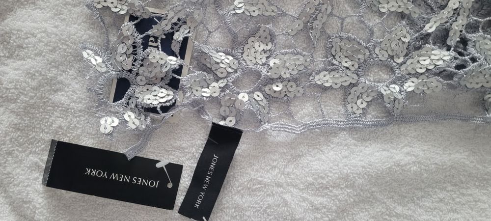 Szal koronkowy z cekinami srebrny