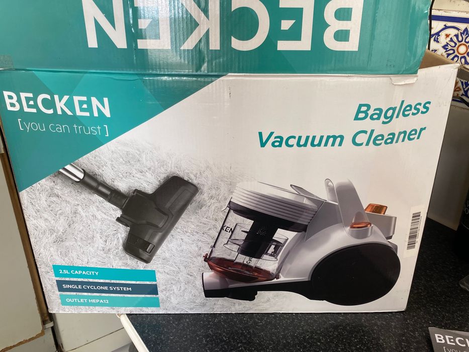 Aspirador sem Saco BECKEN BVC4110 (2,5 L - Branco) 55€