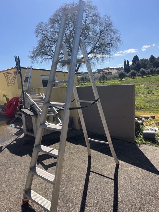 Escadote 7 degraus bom estado.