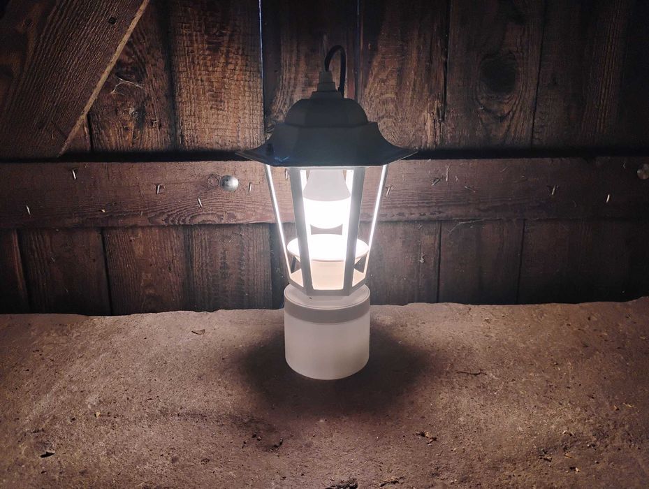 Pułapka świetlna (samołówka) - do odłowu owadów. Integrowana produkcja