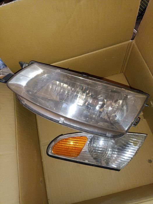 Фара Тойота Солара 2000 рік.