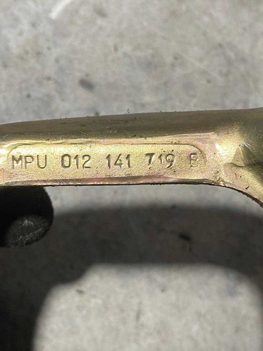 Вилка лапа зчеплення вижимного підшипника VAG  012141719B / 012141719A