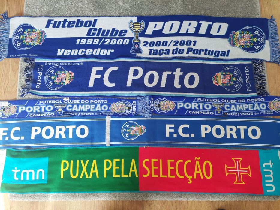 Vários cachecóis de futebol