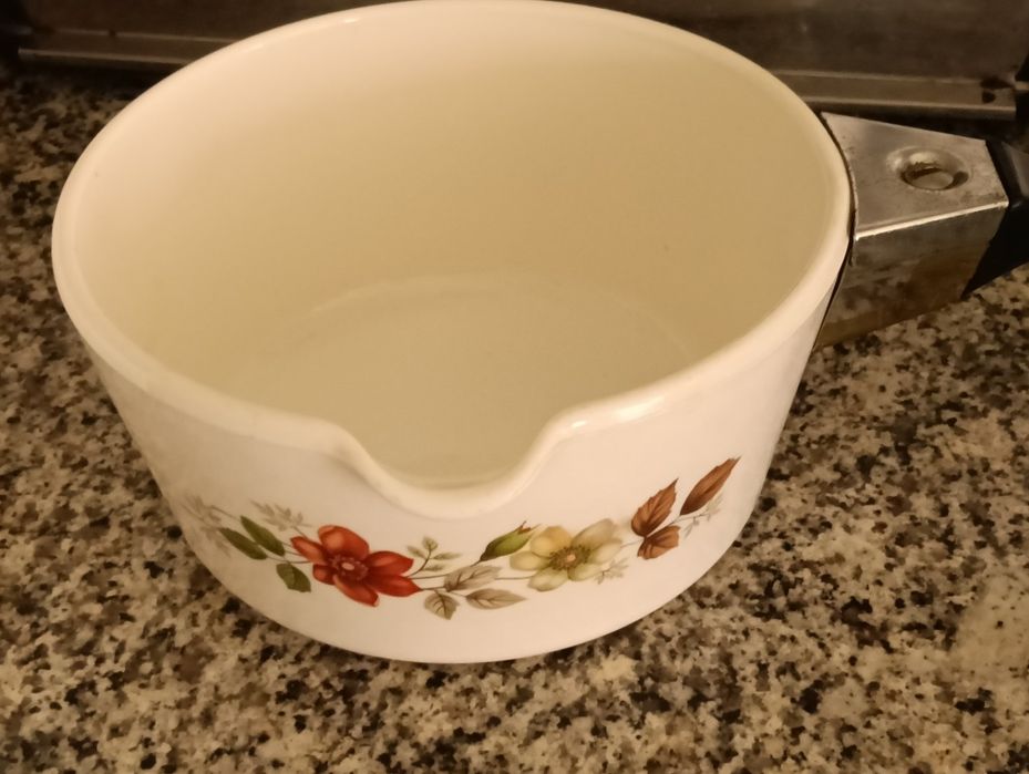 Caçarolas vintage francesas, gênero pirex