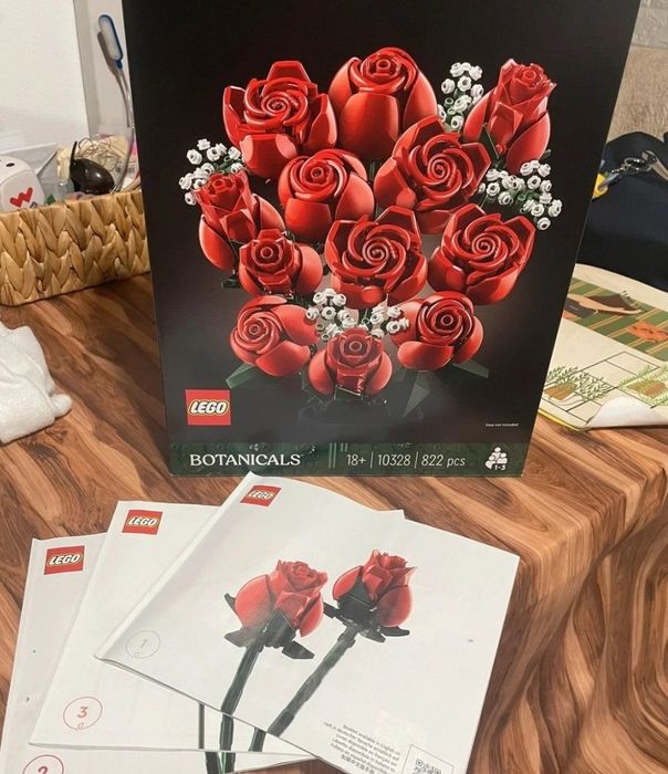 Bouquet of roses (LEGO)