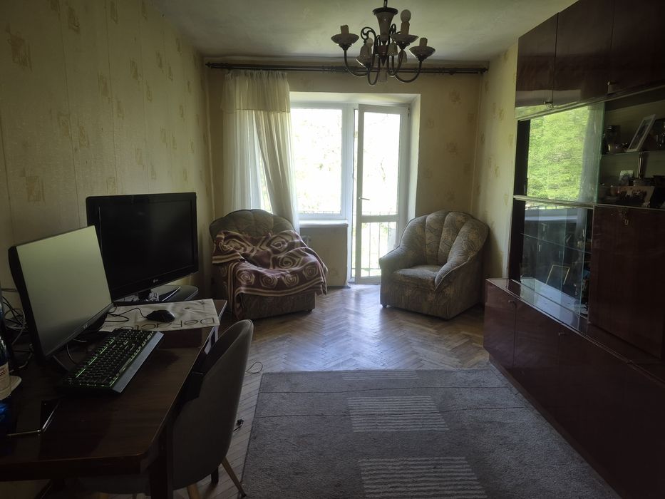 Продаж 3-х кімнатної квартири по вул. Угорській