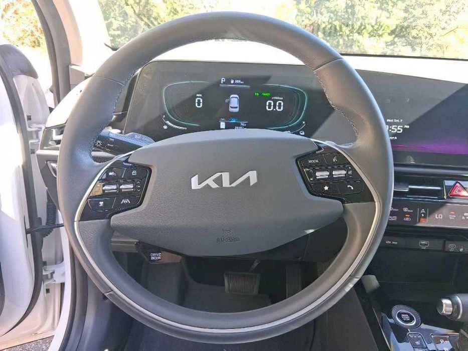 Kia Niro EX      2023