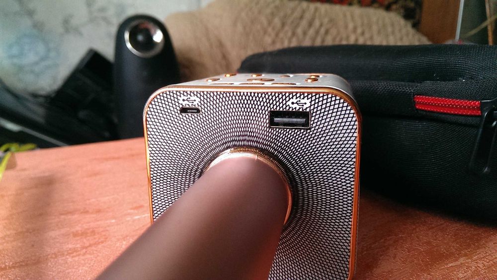 Беспроводной микрофон караоке - Колонка с динамиком Bluetooth с чехлом