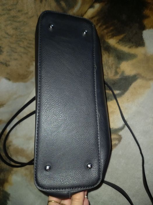 Damska torebka mieszcząca A4