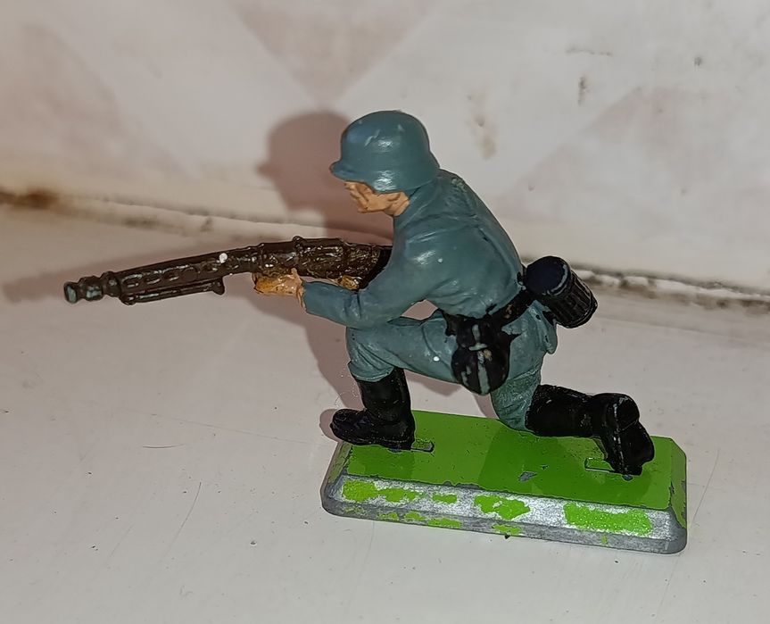 Винтажная фигурка солдата Вермахта времён  2-й мировой Britain's LTD, 1971г