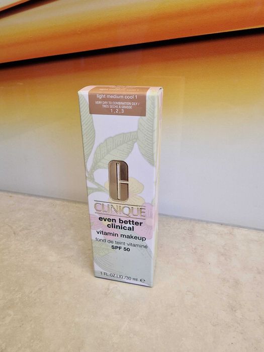 +++ Clinique Even Better Clinical Vitamin Makeup SPF50 light medium cool 1 +++