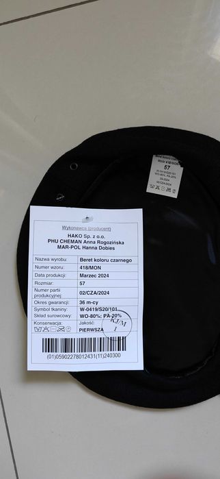 Beret koloru czarnego 418/MON