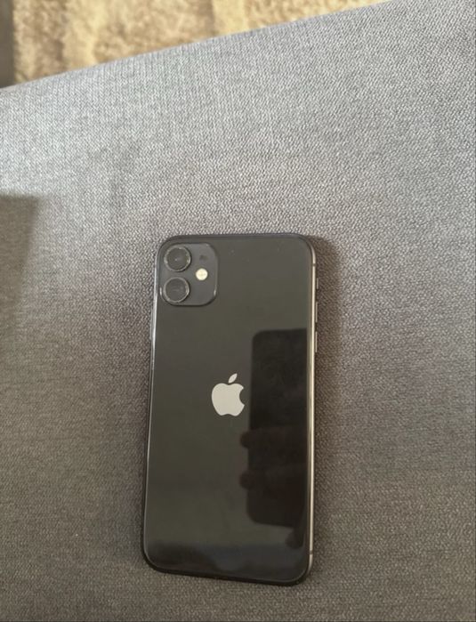 IPhone 11 (batetia a 100%)