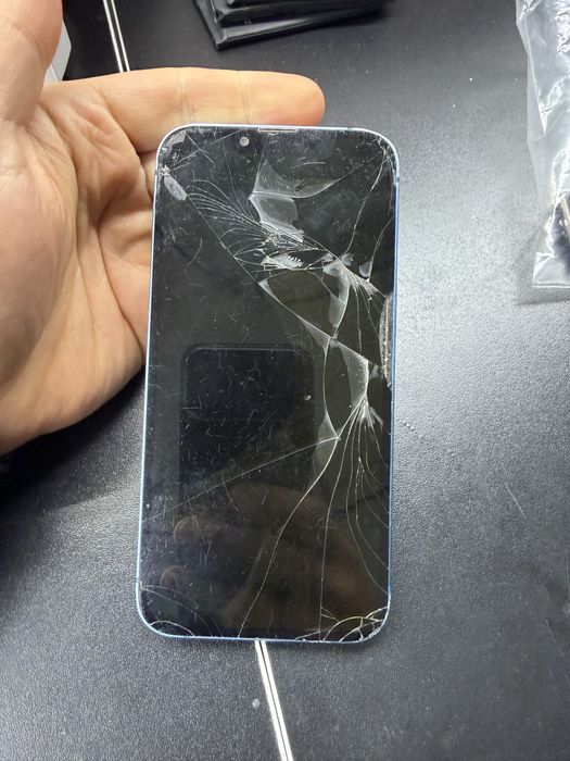 Iphone 13 blue розбитий