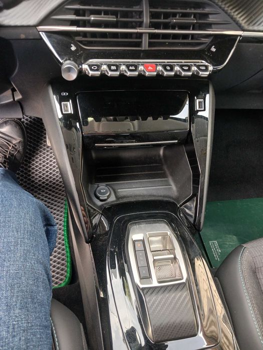 Автомобіль пежо е208 2023 рік