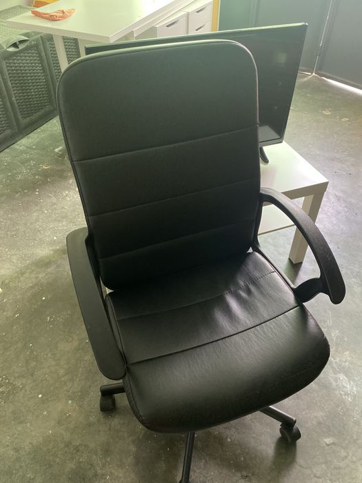 Cadeira Preta IKEA