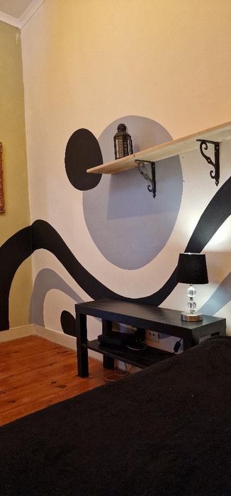 Quarto Acolhedor com Arte em Algés – Próximo ao centro de Lisboa