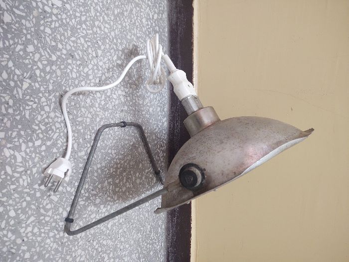 Stary grzejnik elektryczny PRL