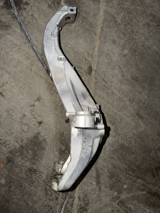 Цапфа ліва Tesla Y Juniper