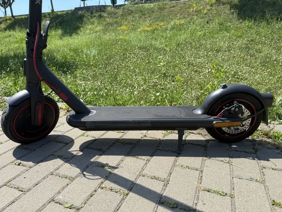 Електросамокат Xiaomi Mi Electric Scooter 4 Pro