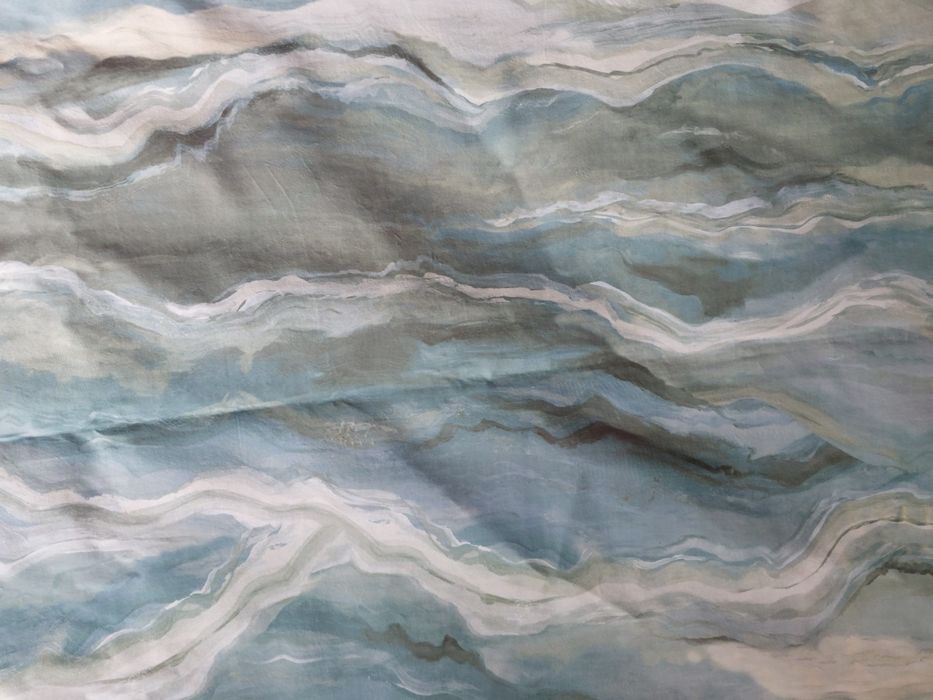 Boki zasłonowe na przelotkach podszyte podszewką