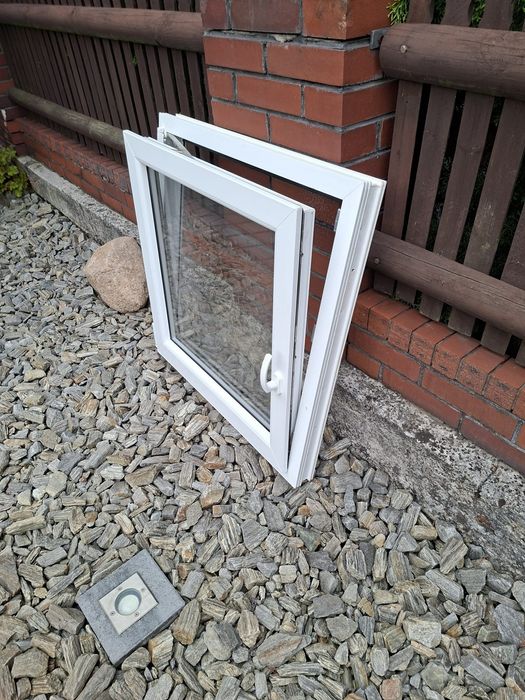 Okno 850 mm na 850 mm