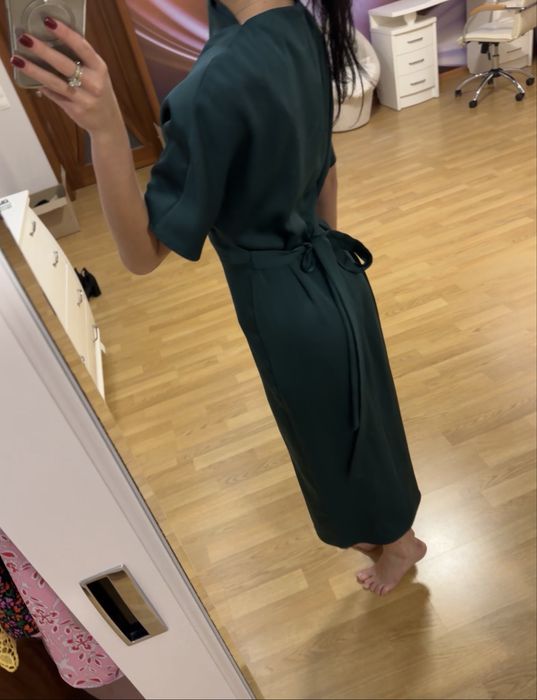 Сукня зелена з розрізом