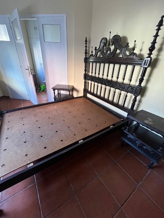 Mobília antiga de quarto
