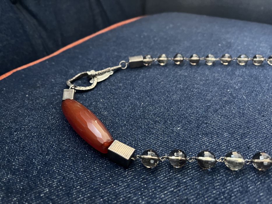 Colar com pedra fume em prata com cristais 90cm