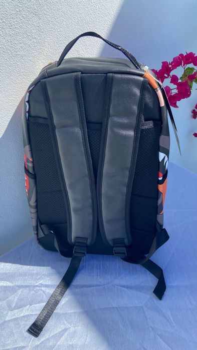Mochila sprayground com estampa exclusiva