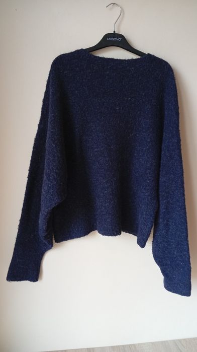 Granatowy sweter oversize z domieszką wełny, rozmiar M