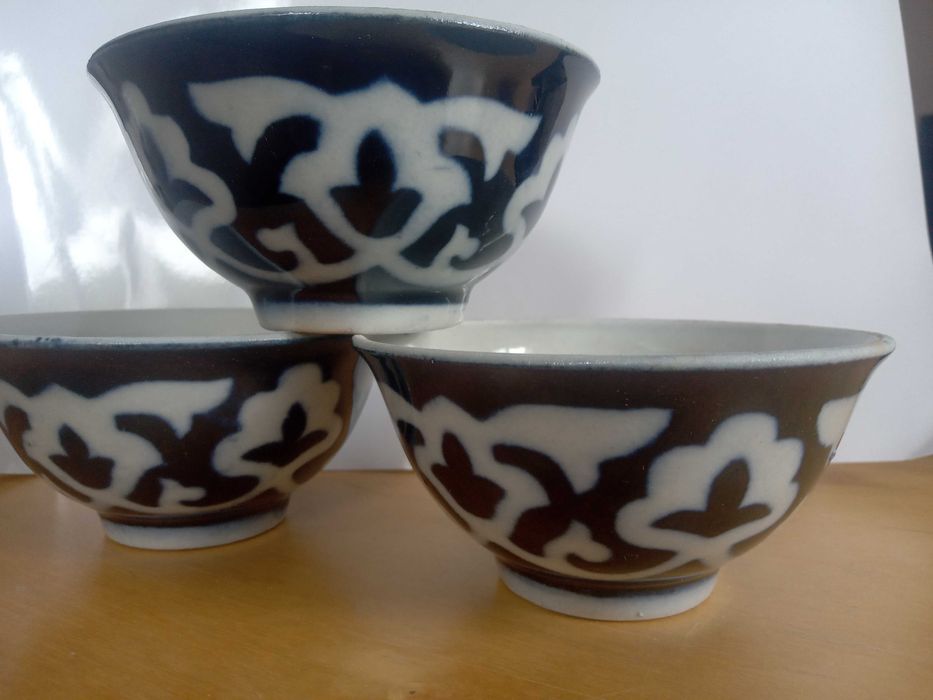 Uzbekistan. Miseczki ceramiczne z pięknym wzorem