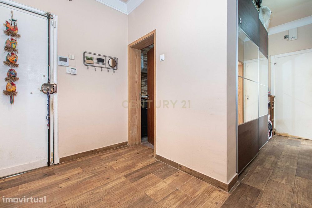 Apartamento T2 remodelado (Penha de França) -  (PROPOSTAS MULTIPLAS)