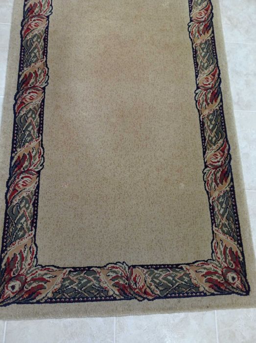 Vendo duas carpetes iguais, com tamanhos diferentes.423055974844354563